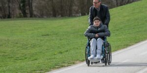 Kørestolstilbehør: 10 geniale gadgets, der gør din hverdag lettere